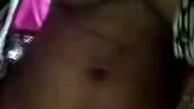 Amateur Desi whore makes XXX video to tease with extra-hairy cunt