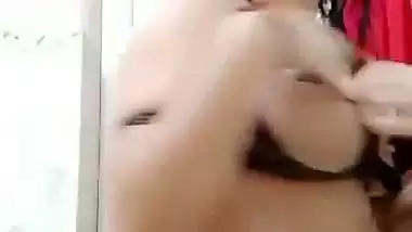 Hot Tamil nude girl stripteases and shows her naked body