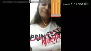Listening to music and porn mischiefs are two things that Indian girl likes