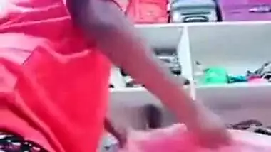 Desi woman shows up in the nude on sex camera and puts wear on XXX body