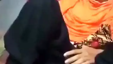 Nude, hijabi lady enjoys Pakistani sex with her client