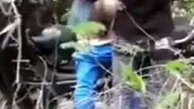 Nepali couple’s outdoor xxx video on a bike