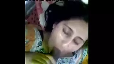Muslim bhabhi sucking her servant’s dick