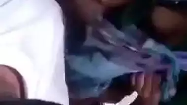 18 yr old teen’s Pakistani sex video from lover’s car