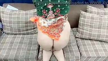 Desi slut shows her big boobs and wet cunt in a desi x video