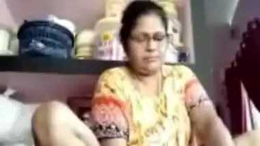 Indian Aunty Pussy Flash While Taking With Lover On Video Call