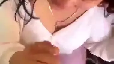 Nepali sex of a lady from Kathmandu sucking a dick