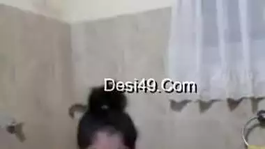 Today Exclusive- Hot Look Sri Lankan Girl Record Her Nude Bathing Selfie Part 2