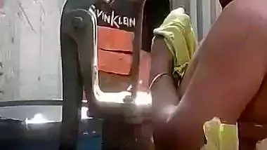 Neighbor aunty bathing with son entering viral MMS