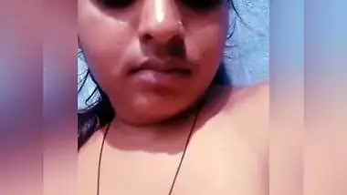 Sexy Bengali hottie Rajni showing her pussy juice