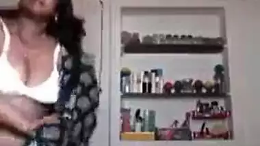 Typical South Indian aunt exposing her assets