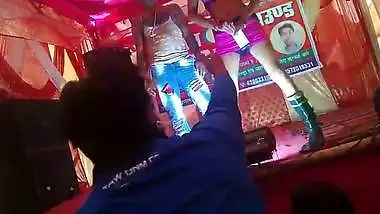 Desi hot girl stage dance very hot