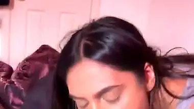 Hot Bangla babe sucks a dick and balls in Indian porn