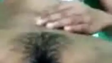 Desi woman takes off pants to masturbate in the amateur porn video