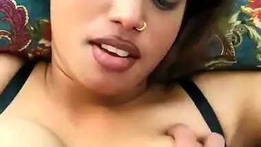 Hot model gives an Indian blowjob to her lover