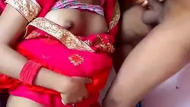 The girl in a saree gives an Indian blowjob and eats cum
