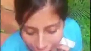 Desi cute girl suck her bf dick