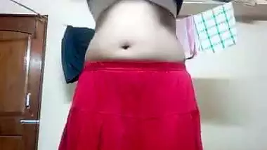 Tamil ponnu dressing after nude body showing MMS