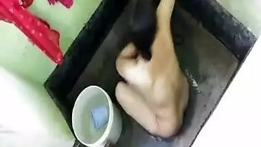 Desi aunty bath captured