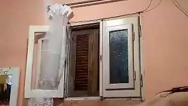 Chubby paki bhabi masturbating