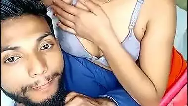 Couples Romance in Live