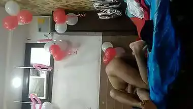 Loud moaning Indian XXX video with friends wife