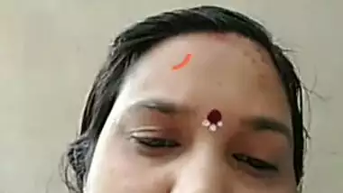 Money is XXX reason Desi wife agrees to talk to Desi online lover