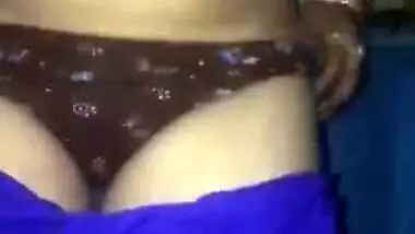 Horny Desi XXX bitch plays with her hungry pussy on selfie cam