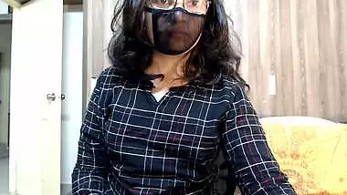 Sexy corona masked Indian girl with missing fingers solo