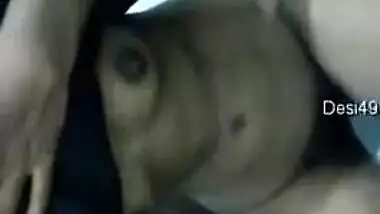 Kinky sex video of slim Indian teen who pisses and washes XXX cunny