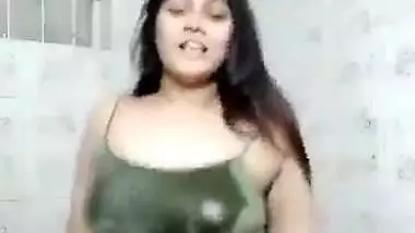 Indian desi sex MMS of a big girl showing her wet nude body