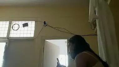 Indian teenage girl naked after shower video