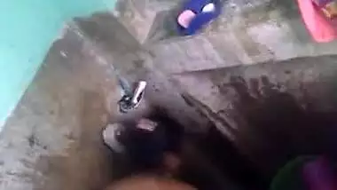 Desi babe hot bathing