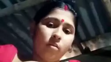 Boudi Bibastra MMS Showing Big boobs and Pussy