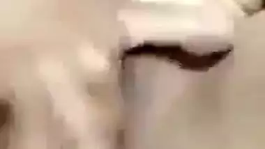 Bhabhi in pink bra goes nude in Bengali viral fingering