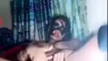 Busty Desi hottie with a mask plays with her XXX snatch for webcam