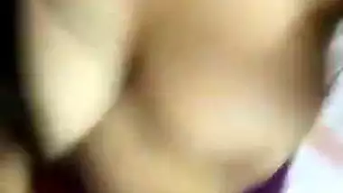 Ladki apne boobs dikhati hai – Indian nude solo