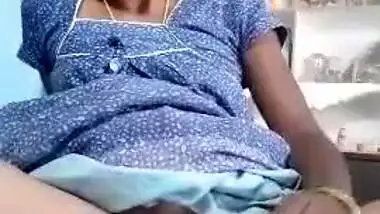 XXX porn of dazzling Desi wife who has wild solo session with banana