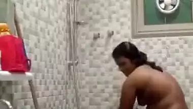 Desi aunty bathroom selfie Video