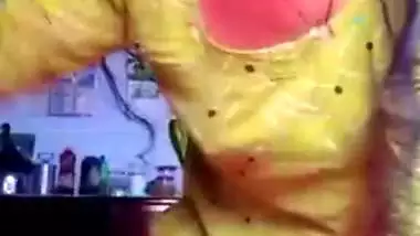 Bangladeshi bhabhi showing ass and fingering pussy