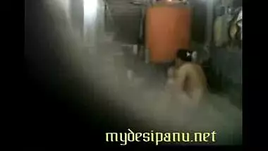 Neighbor aunty hot bath scene captured by voyeur