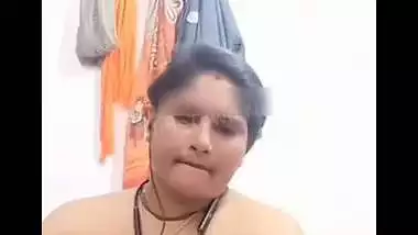 Kannada aunty rubbing pussy and fingering on video call