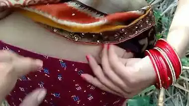 Dehati Bhabhi Went To Take A Piss Outside & Got Fucked