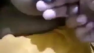 Owner squeezes his maid’s boobs in desi mms