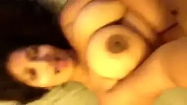 Desi Girl Touches herself and gives a message to her bf