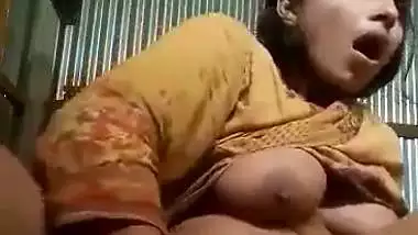 Indian lady masturbating MMS for her lover