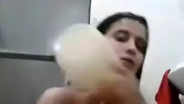 Pakistani bathing leaks video