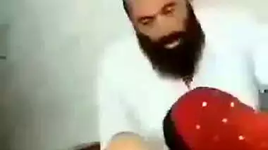 Pakistani sex MMS of a Maulana fucking his maid secretly