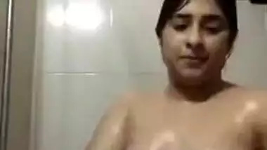 Sl girl brthroom fun