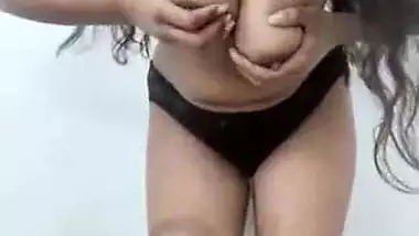 Solo indian hot girl enjoy with her boobs & pussy